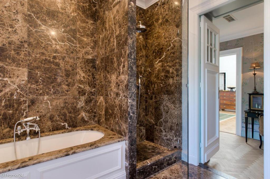 B&B Jvr 108 Antwerp Bilik gambar